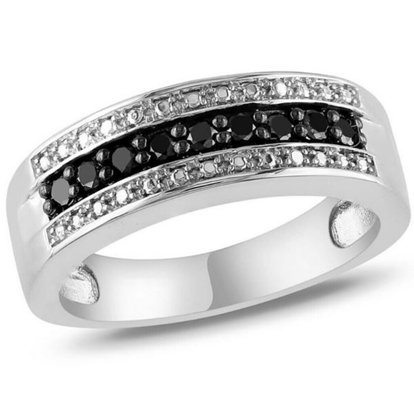 Ring - Picture 1 of 4